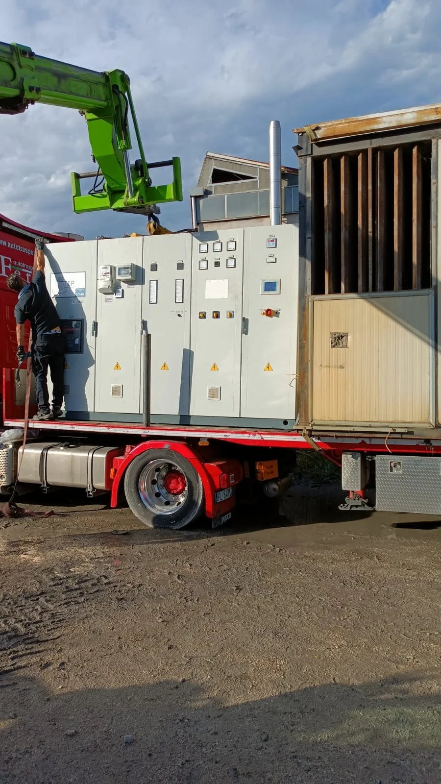 Gas generator used engine container