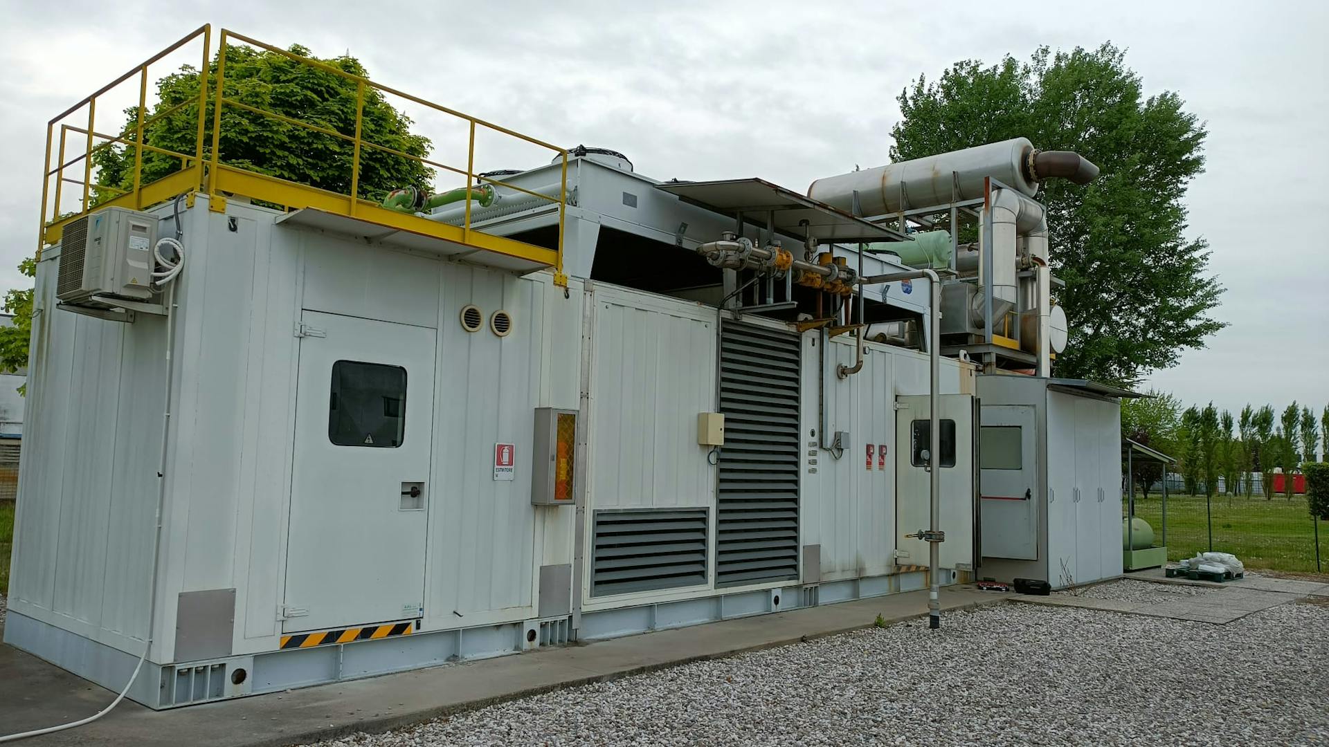 MWM2016 11Photo showing exterior of complete containerised genset Deutz MWM2016 V16 - emergency generator