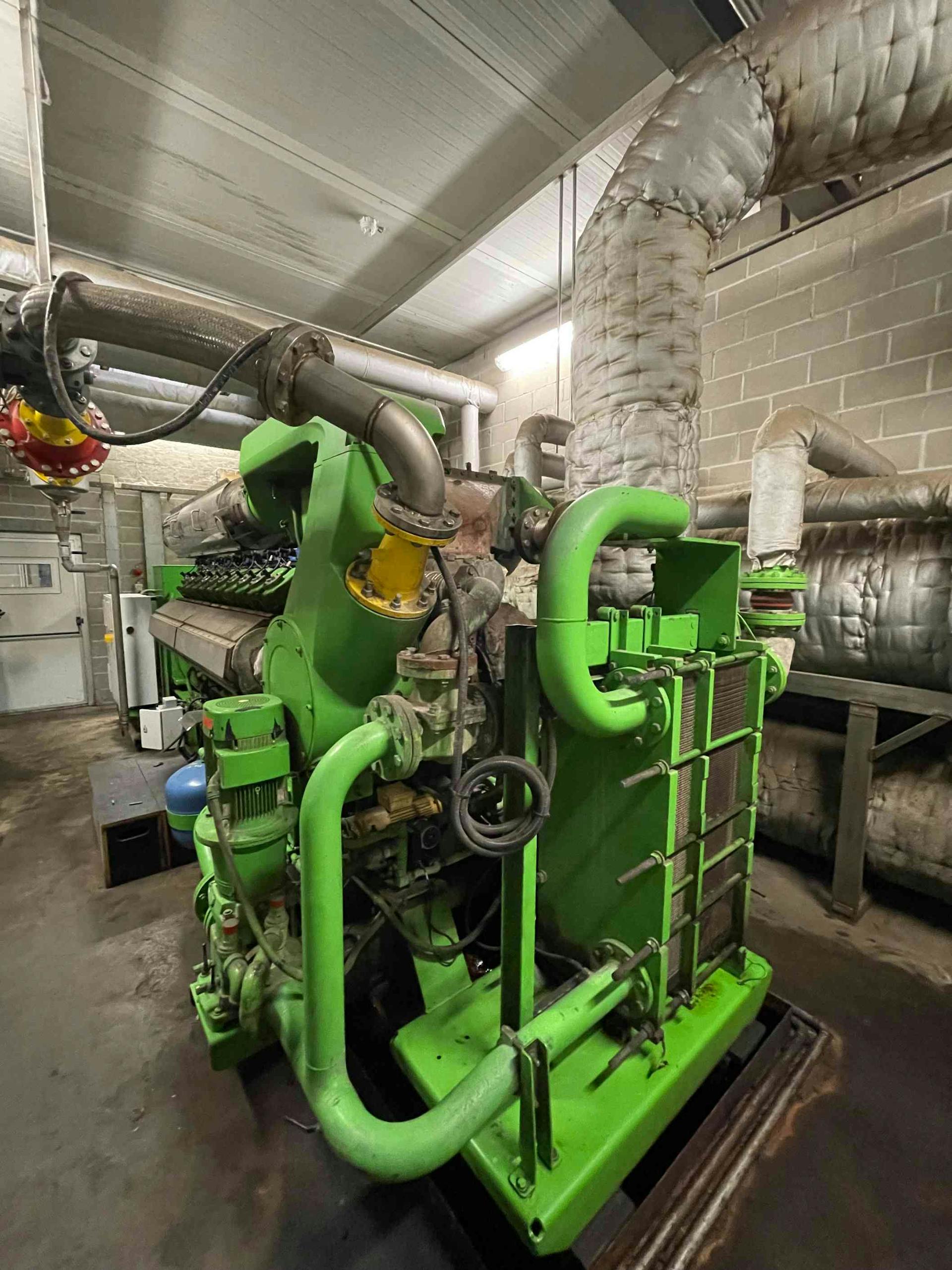 Jenbacher 420 4Photo of Jenbacher JMS420GS-B.L Biogas Generator Set with alternator and heat exchanger - industrial generator